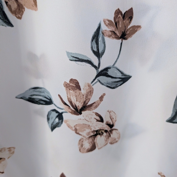 Reitmans White and Brown Floral Blouse - Picture 2 of 2